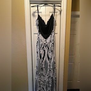 Black and white elegant backless dress